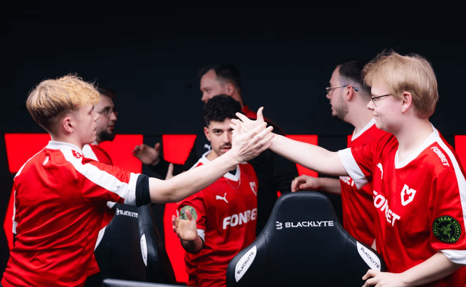 Quartas de final do BLAST Open London 2025: MOUZ e G2 garantem vaga nas semifinais